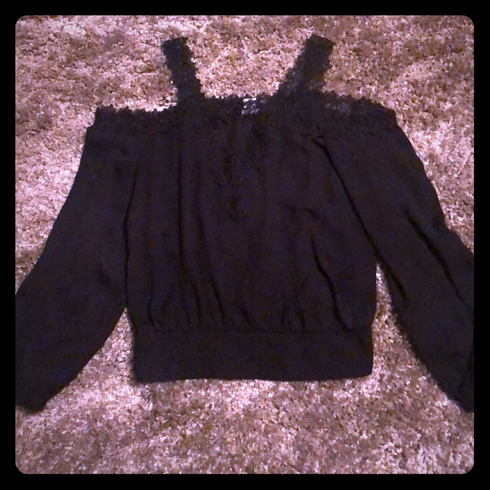 Bebe women’s off shoulders blouse black M
